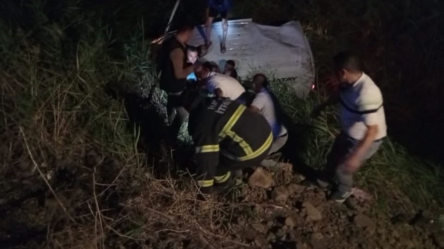 Kırıkhan'da kamyonet şarampole uçtu:  3 yaralı