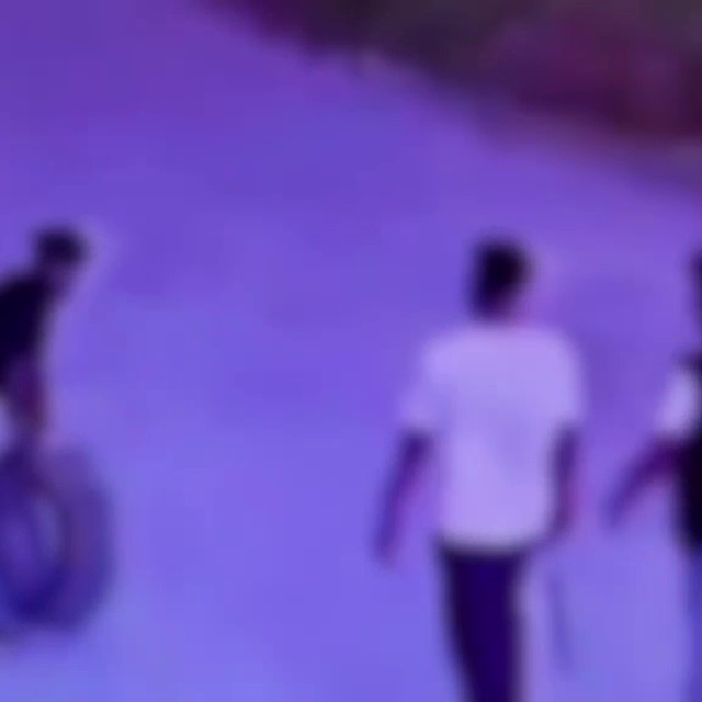 Gece yarısı aracın lastiği patlayınca başka aracın yedek lastiğini çaldılar...