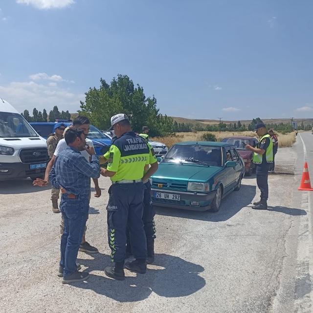 Bilecik'te 140 şahıs ve 143 araç kontrol edildi