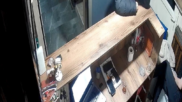 100 milyon lira dolandırdılar; tatlı ikram edip, delilleri ortadan kaldırmak için telefon hediye ettiler