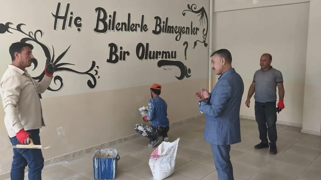 Patnos'ta tatille birlikte okullarda tadilat çalışması başladı