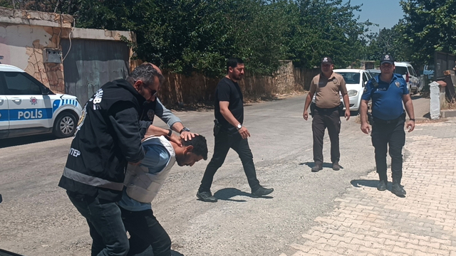 Evinde tabancayla vurulmuş halde bulunan kadını, bina görevlisi öldürmüş