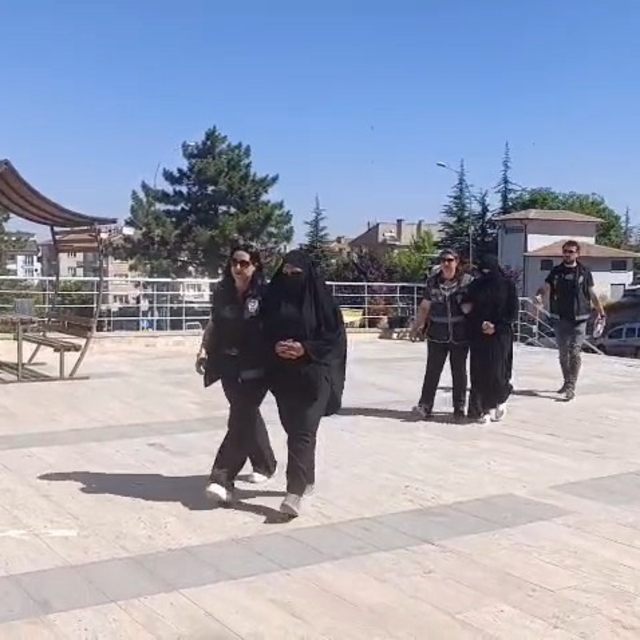 Sahte gelin düğün hazırlığını vurguna çevirdi
Damadı 1 milyon lira dolandır...