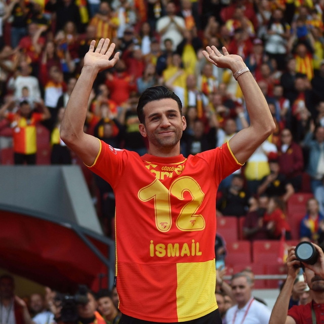 Göztepe'de İsmail Köybaşı'ndan futbola veda