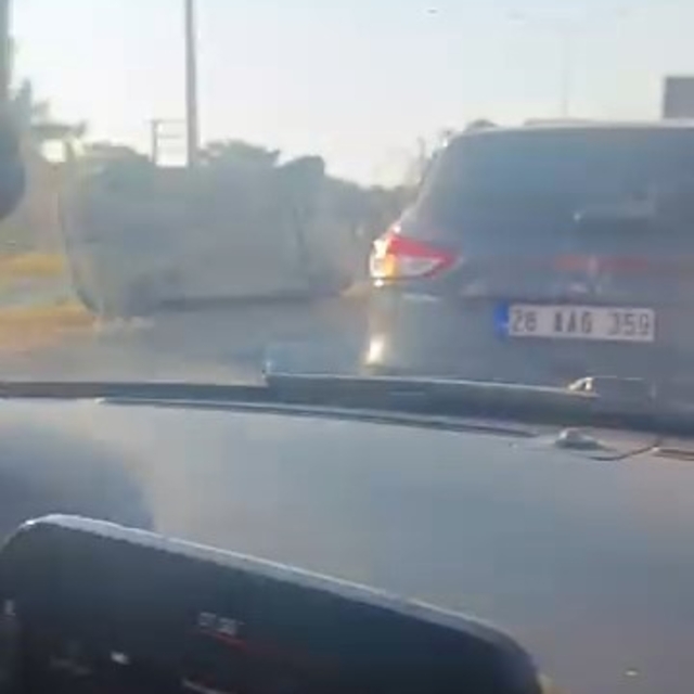 Kontrolden çıkan otomobil takla attı