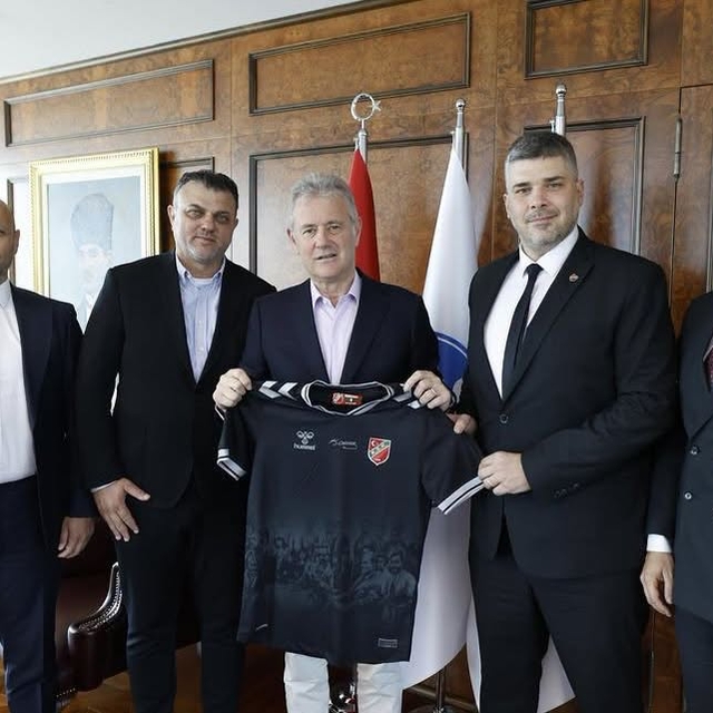 Karşıyaka futbolda yoğun mesaide