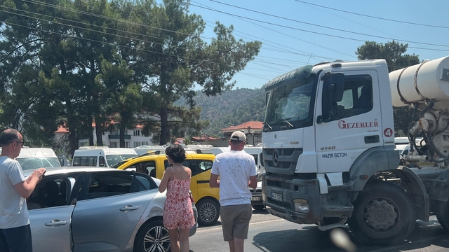 Ortaca'da zincirleme trafik kazası