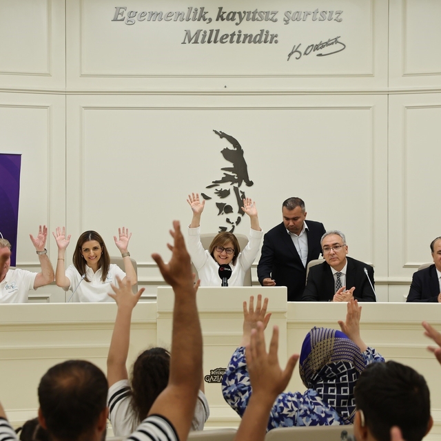 Gaziantep Büyükşehir'den deprem bölgesindeki işitme kayıplı çocuklara umut...