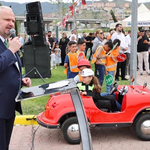 Asarlık Trafik Eğitim Parkuru'nda her gün 50 çocuk kuralları öğreniyor