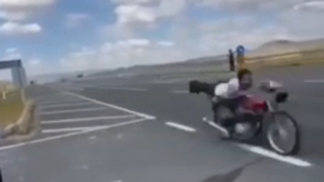 Motosikletleriyle akrobatik hareket yapan 4 sürücüye, 300 bin TL ceza