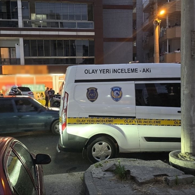 Tekerlekli sandalyeye bağımlı eşi balkondan yardım istedi; boğazında kesiyl...