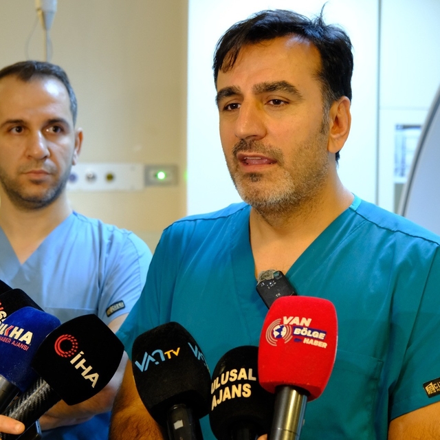 Vanlılara 'otlu peynir' ve 'tuzlu balık' uyarısı
Başhekim Doç. Dr. Remzi Sa...