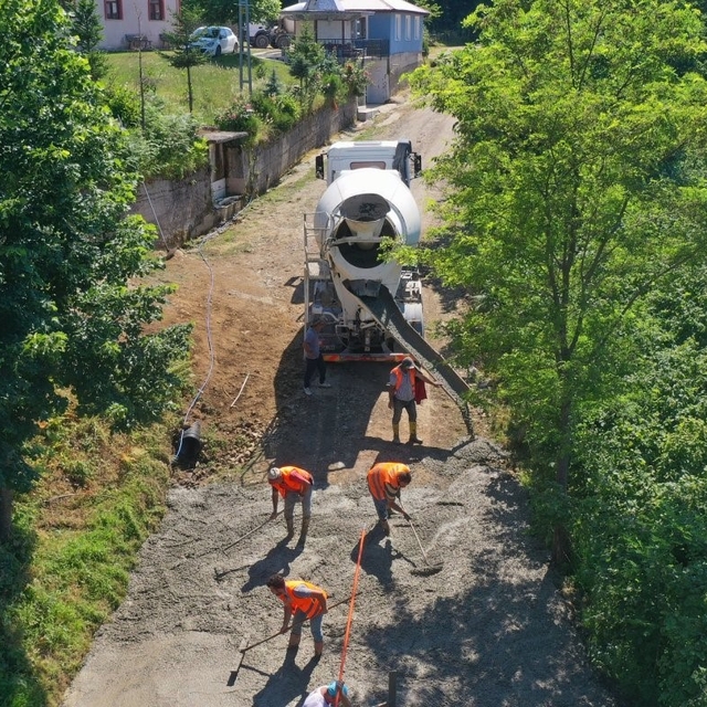 Ordu'nun kırsal mahallelerinde beton yol çalışmaları