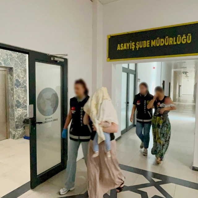 1,6 milyon liralık hırsızlığın şüphelisi kadınlar adliyeye bebekleriyle sev...