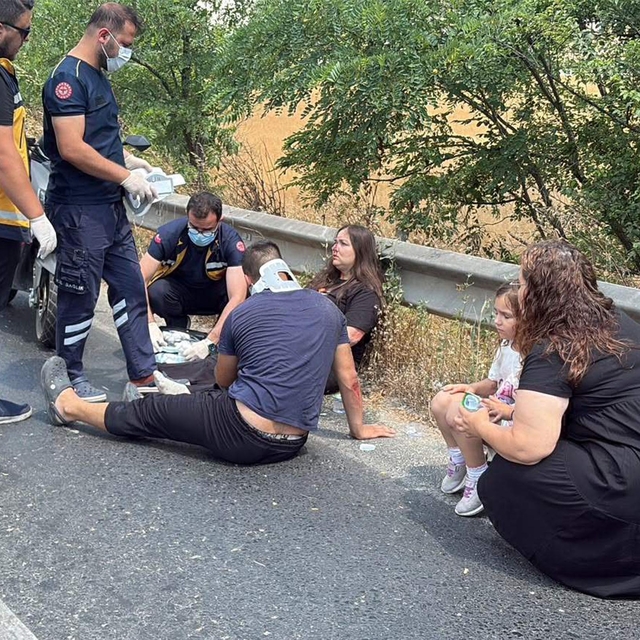 Lina Su, kazada yaralanan anne ve babasının başından ayrılmadı