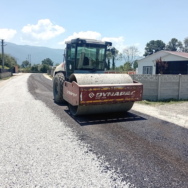 Düzce'de köylerde sathi kaplama çalışmaları tamamlanıyor