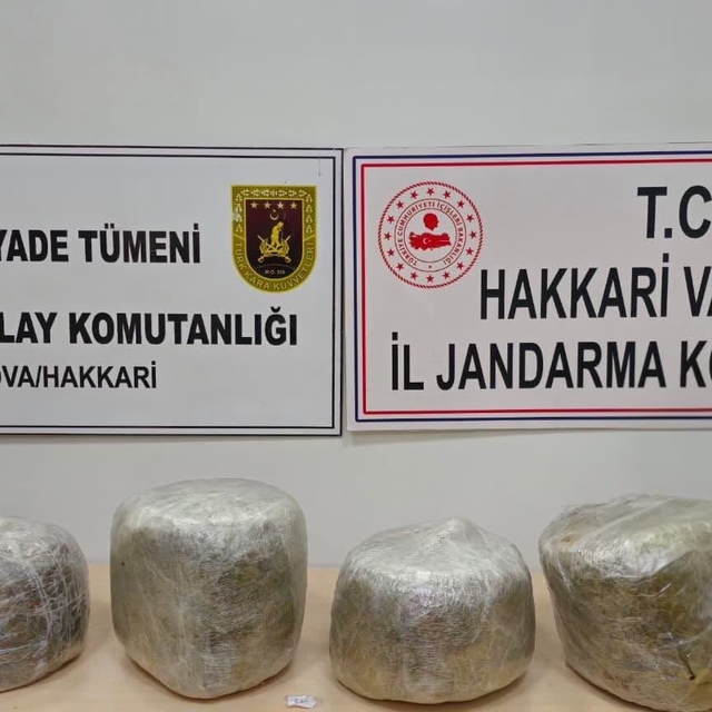 İran sınırında 11 kilo skunk ele geçirildi