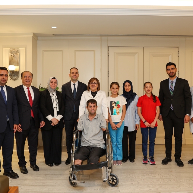 Başkan Şahin, umut olduğu Burhan Doğruyol ile bir araya geldi
Doğruyol'un p...