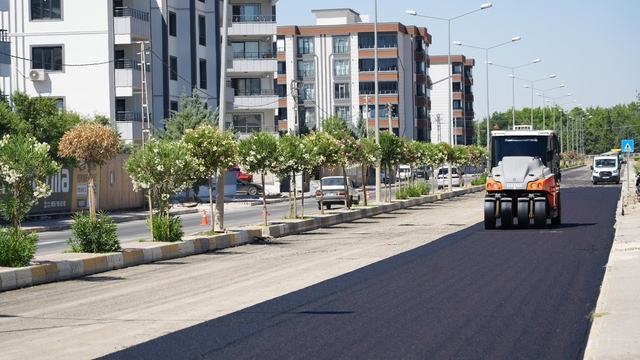 Üçüncü çevre yolunda asfalt çalışması yapılıyor