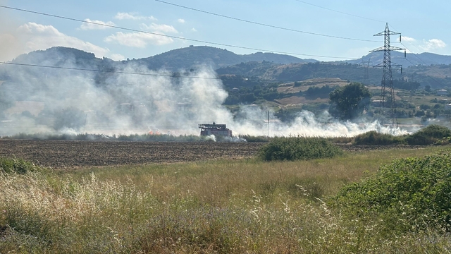 Samsun'da samanlık alanda çıkan yangın söndürüldü