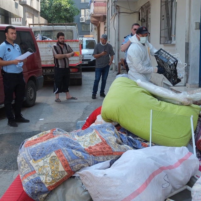 Yıldırım'da çöp ev temizlendi, 5 ton çöp çıktı