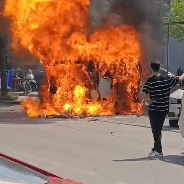 Çakmak yüklü araç alev alev yandı
Peş peşe patlama sesleri korku dolu anlar...