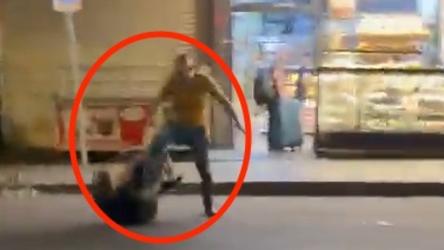 Taksicilerin durak anlaşmazlığı kavgası kamerada