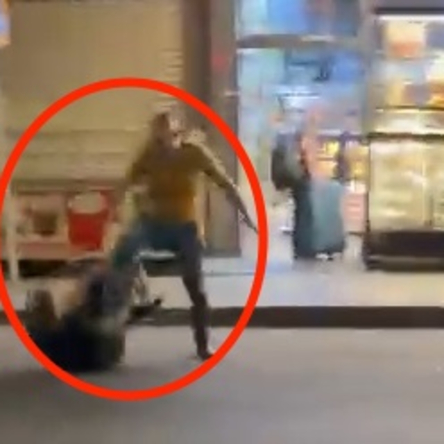 Taksicilerin durak anlaşmazlığı kavgası kamerada