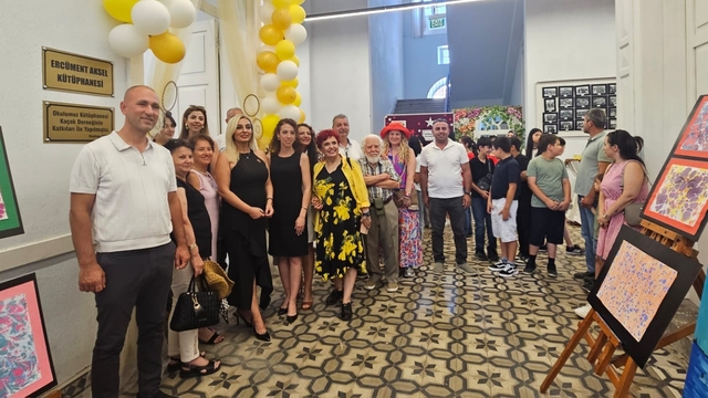 İzmir'in tarihi okuluna hayırsever ve gönüllü desteğiyle modern kütüphane