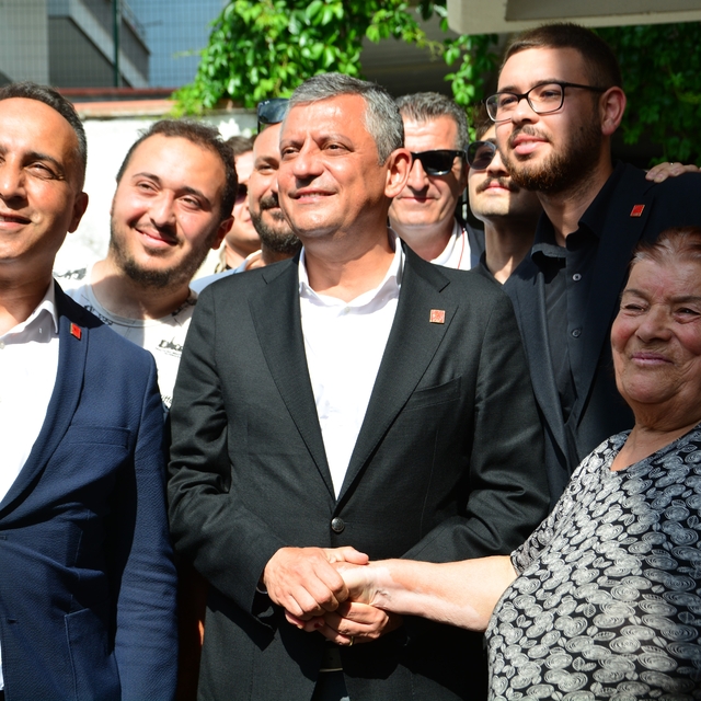 Özgür Özel'den eski milletvekili Köse'ye başsağlığı ziyareti