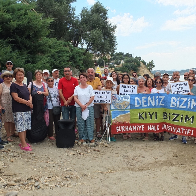 Balıkesir'de vatandaşlar kıyı işgaline tepki gösterdi
