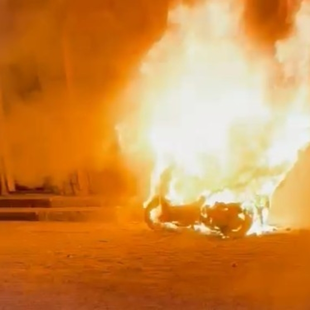 Kulu'da peş peşe iki yangın: Önce otlar, sonra elektrikli motosiklet yandı