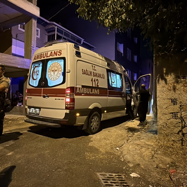 Sevgilisi ile tartışıp kendini bıçaklamaya çalışan şahıs ekipleri harakete...