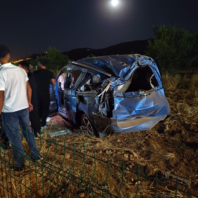 Gercüş'te hurdaya dönen araçtan burnu bile kanamadan çıktı