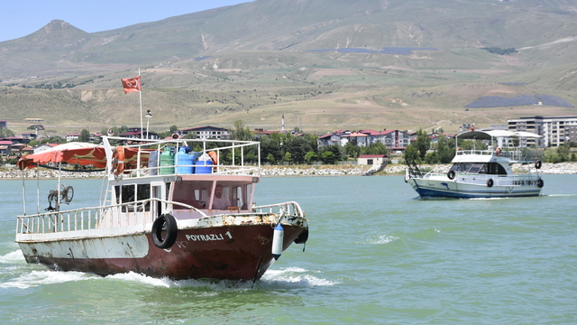 Van Gölü'nde inci kefaline sıkı koruma
