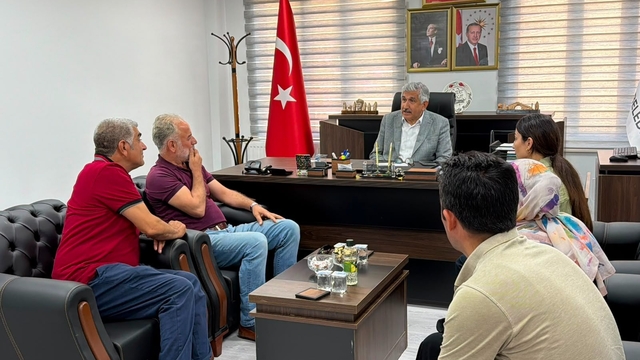 Başkan Hallaç, hemşehri buluşmalarında vatandaşlarla bir araya geliyor