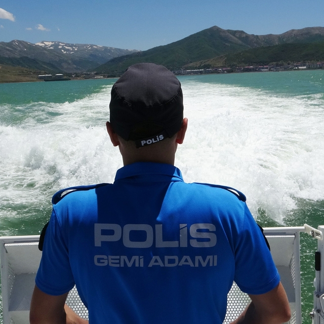 Van Gölü'nde kaçak avcılığa deniz polisinden geçit yok