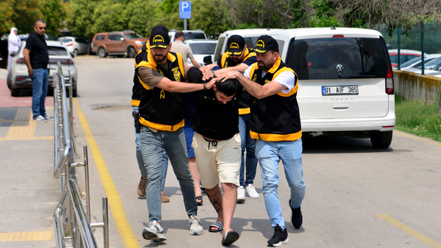Yüksek sesle konuşurken uyardığı için komşusunun evine ateş etmiş