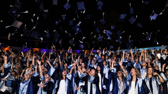 Yaşar Üniversitesi'nde mezuniyet coşkusu
Mezunlar geleceğe uğurlandı
Hem üniversite birincisi oldu hem de Hollanda'dan kabul aldı