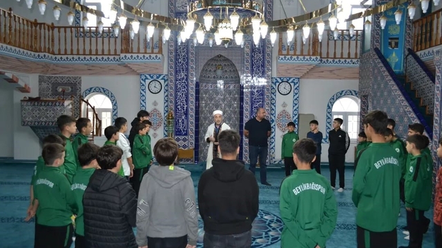 Gebze'de futbol ve manevi eğitim bir arada