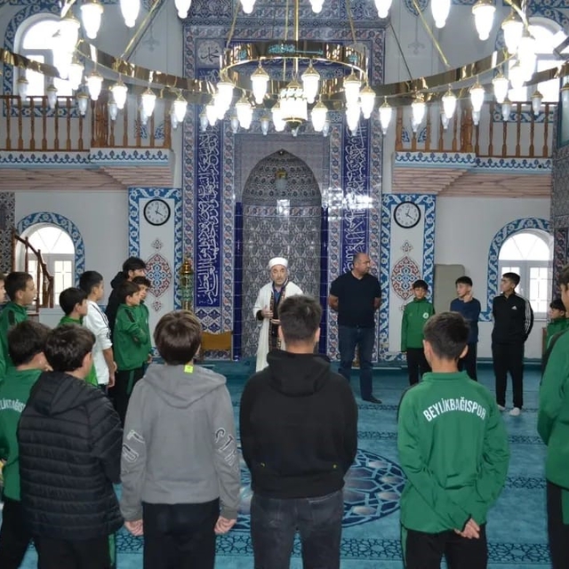 Gebze'de futbol ve manevi eğitim bir arada