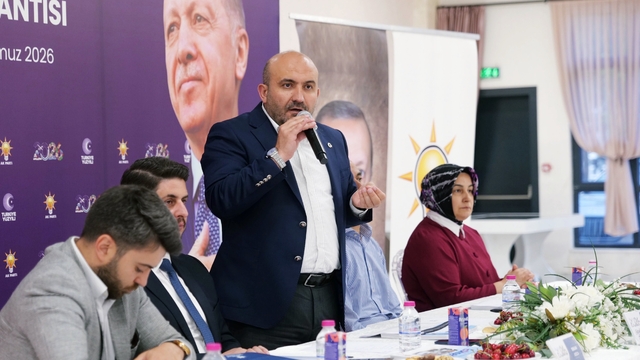 Eskişehir'de AK Parti Daraltılmış İl Danışma Meclisi Toplantısı yapıldı
AK Parti Eskişehir İl Başkanı Gürhan Albayrak:
"Eskişehir'imizi yalnızca kendi koltuğunu dert edinen bu yerel yönetim zihniyetinden kurtarmanın tek yolu, safları sıklaştırmaktır"