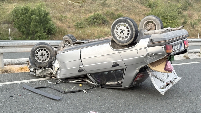 D100'de 3 araçlı trafik kazası: 1 ağır yaralı