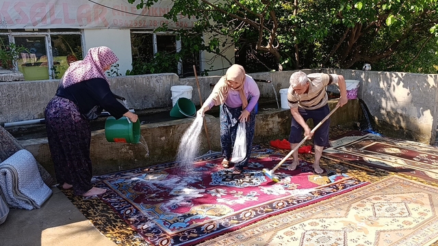 Yozgat'ta geleneksel halı yıkama mesaisi başladı