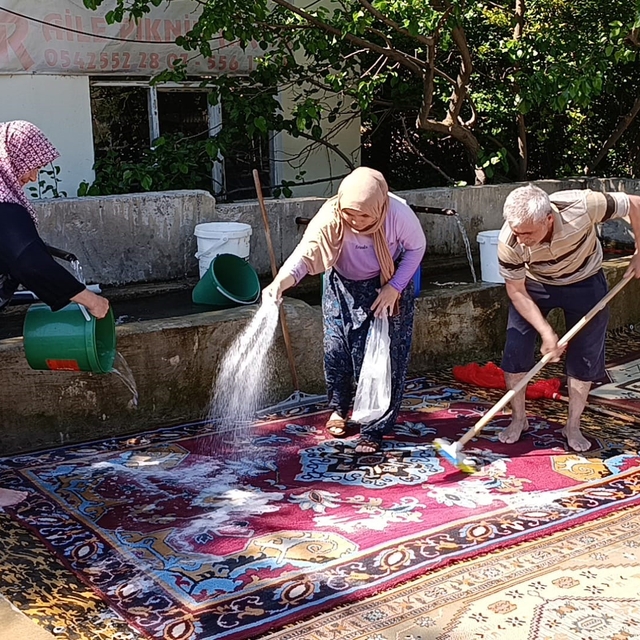 Yozgat'ta geleneksel halı yıkama mesaisi başladı