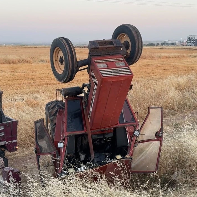 Devrilen traktörün sürücüsü burnu bile kanamadan kurtuldu
Devrilen traktörü...