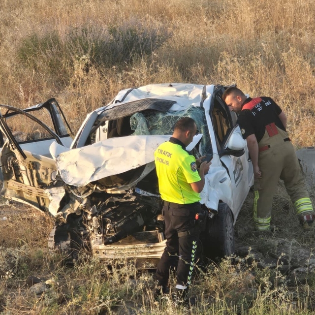 Şırnak'ta otomobil şarampole devrildi: 1 ölü, 2 yaralı