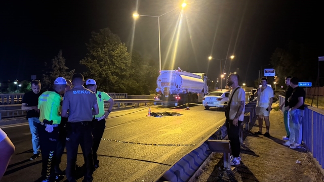 Yalova'da otomobilin çarptığı yaya hayatını kaybetti
Üst geçide 40 metre kala karşıya geçmek istedi, canından oldu