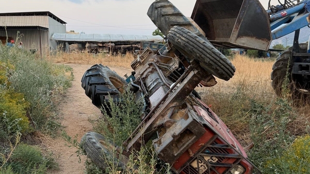 Tümseğe çarpan traktör devrildi, 16 yaşındaki çocuk ağır yaralandı