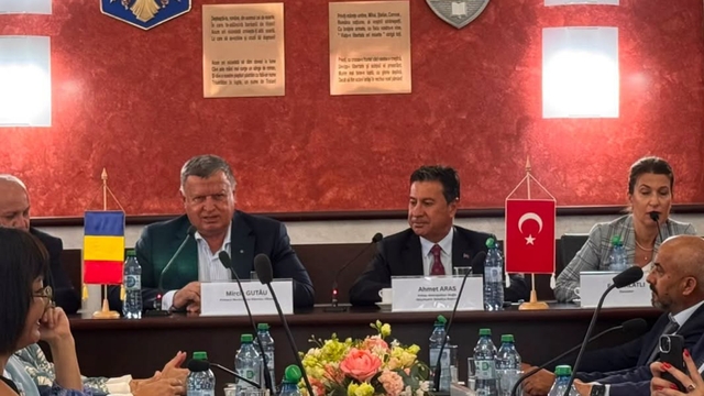 Başkan Aras, Romanya'da Kardeş Kent temaslarında bulundu